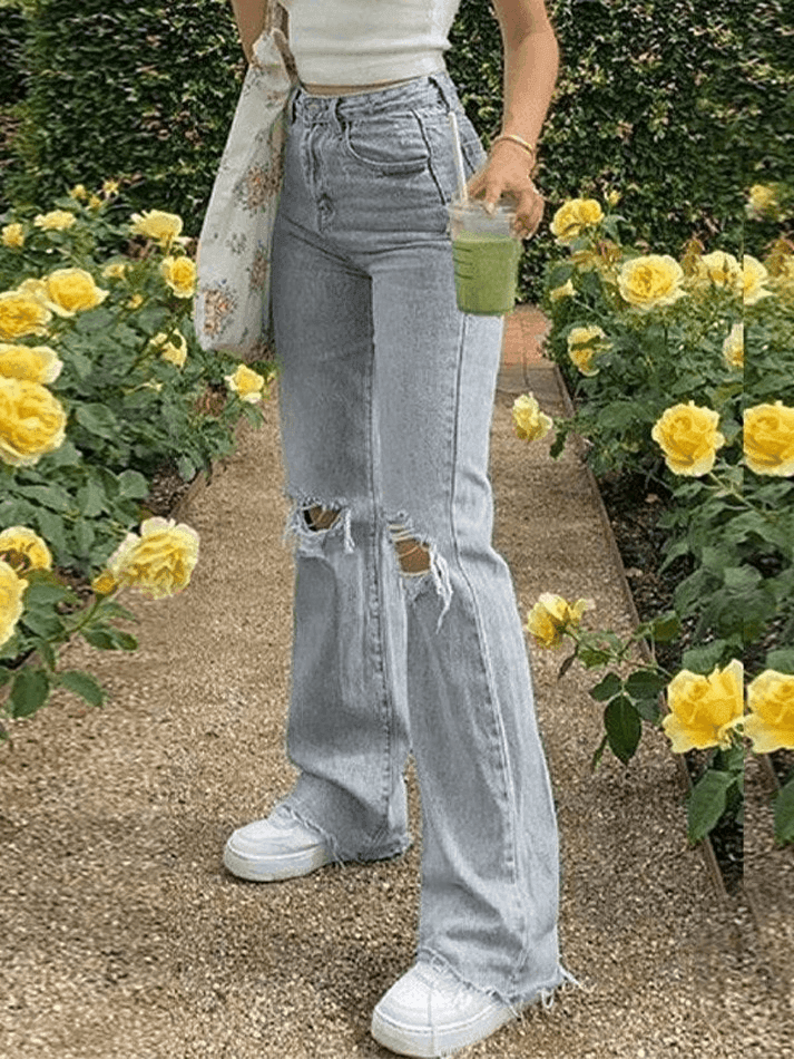 Light Wash Knee Ripped Jeans