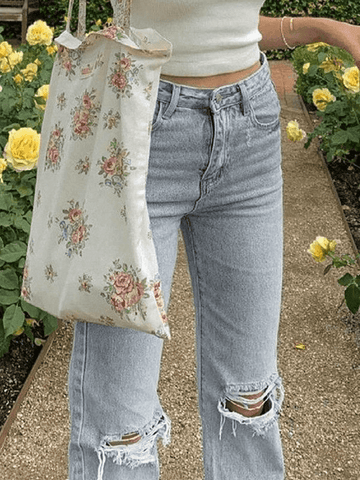 Light Wash Knee Ripped Jeans